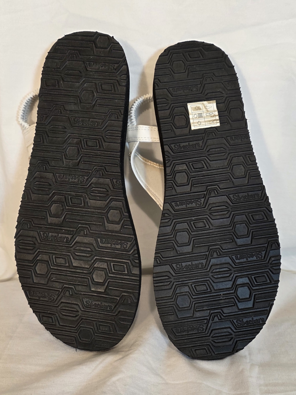 Cali From Skechers Yoga Foam Sandals White With Rhinestones Sz 10 Display Model - Picture 4 of 7